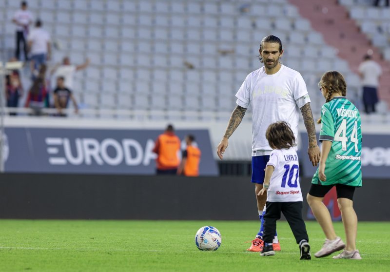 Marko Livaja s obitelji nakon utakmice