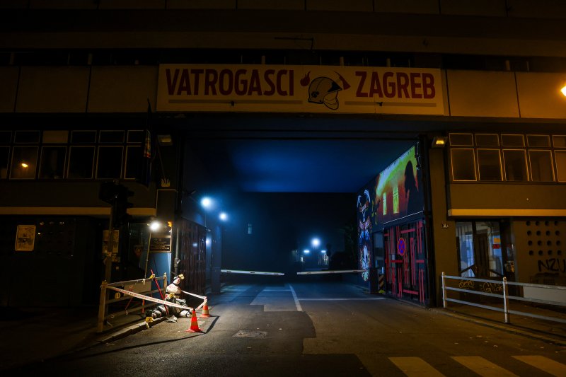 Šaljivi vatrogasci u Savskoj napravili instalaciju za Halloween