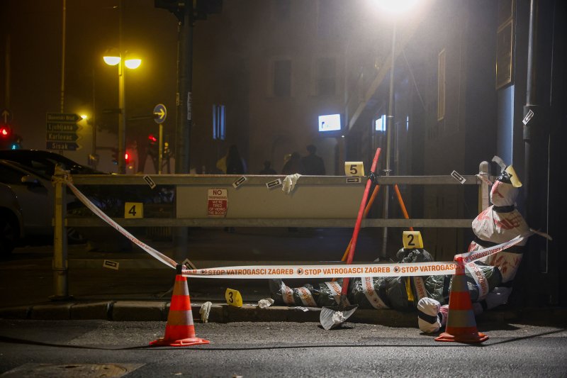 Šaljivi vatrogasci u Savskoj napravili instalaciju za Halloween