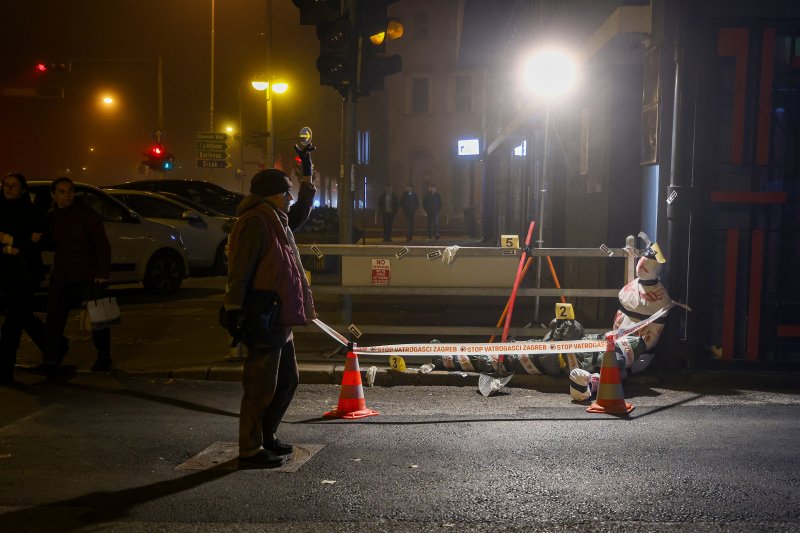 Šaljivi vatrogasci u Savskoj napravili instalaciju za Halloween