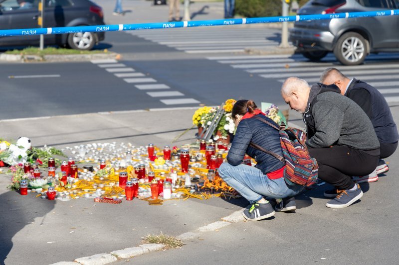 Novosađani pale svijeće za žrtve nezapamćene tragedije