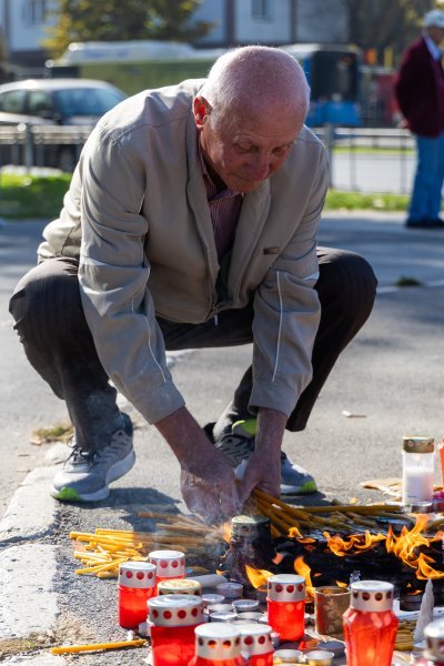 Novosađani pale svijeće za žrtve nezapamćene tragedije