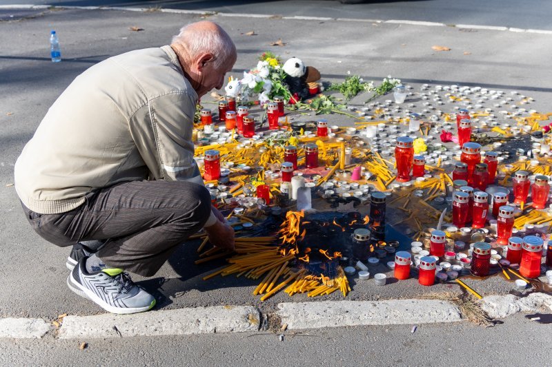 Novosađani pale svijeće za žrtve nezapamćene tragedije