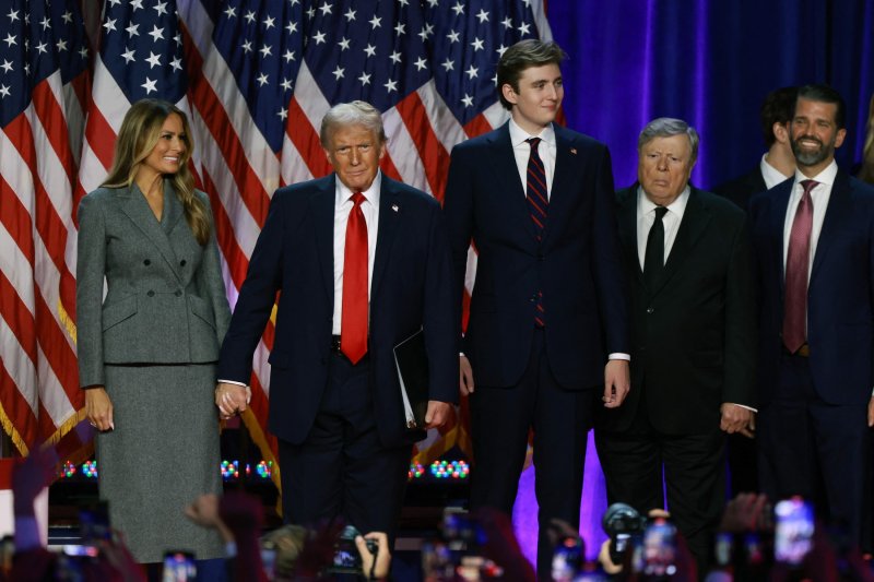 Melania, Donald i Barron Trump, Viktor Knavs i Donald Trump Jr.