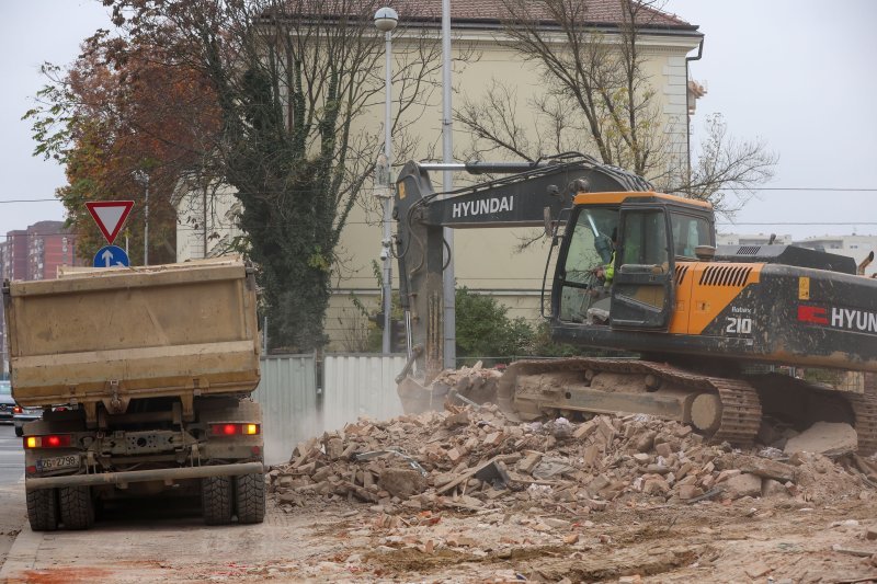 Rušenje stare kuće na raskrižju Selske, Ilice i ulice Sv. Duh