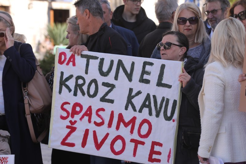 Kaštela: Prosvjed inicijative 'Spasimo Kozjak i Kaštela'