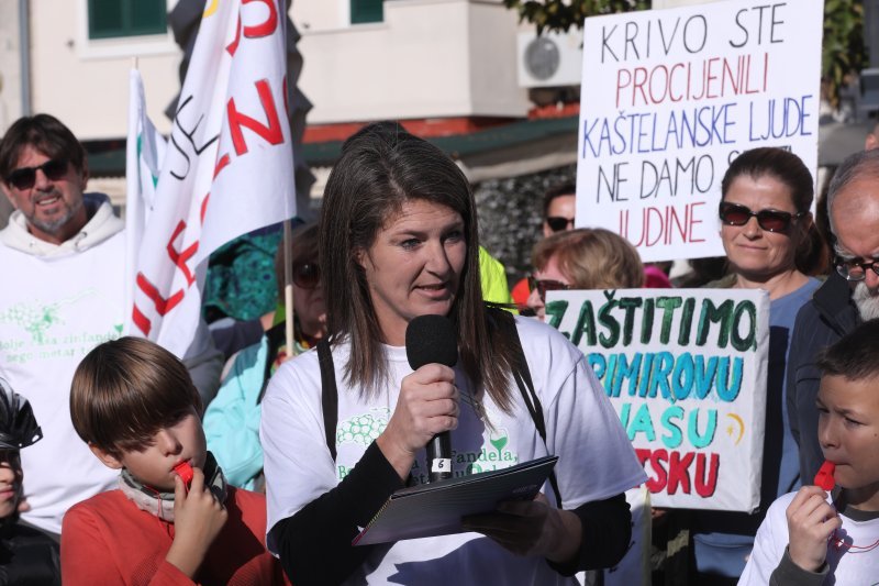 Kaštela: Prosvjed inicijative 'Spasimo Kozjak i Kaštela'