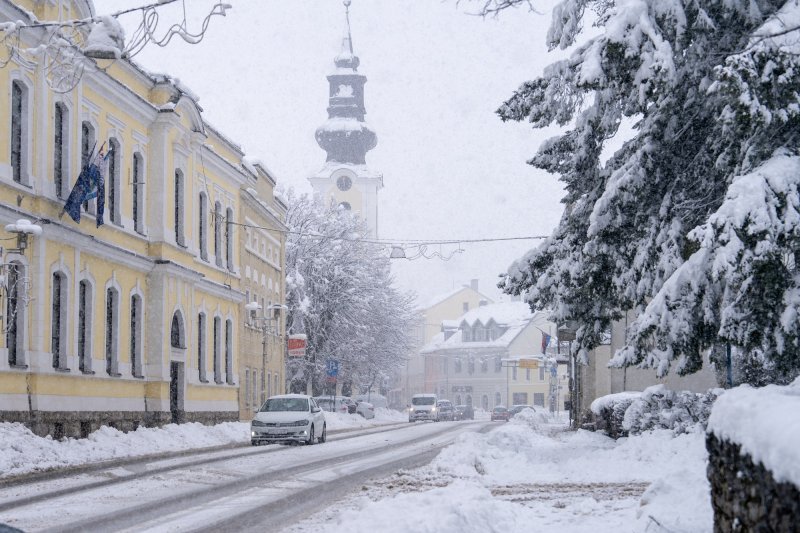 Gospić prekriven snijegom