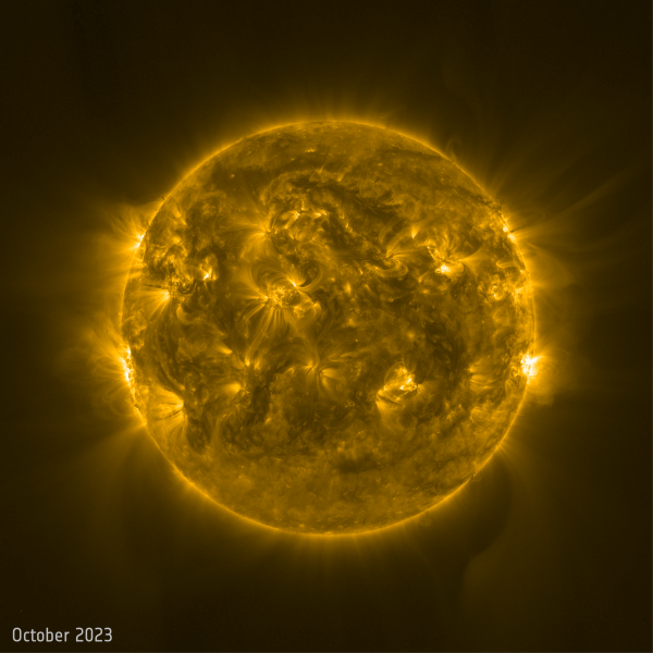 Sun_s_surprising_activity_surge_in_Solar_Orbiter_snapshot_pillars