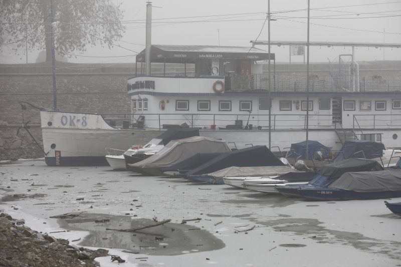 Tradcionalno zimsko kupanje u Dravi u osječkoj Zimskoj luci