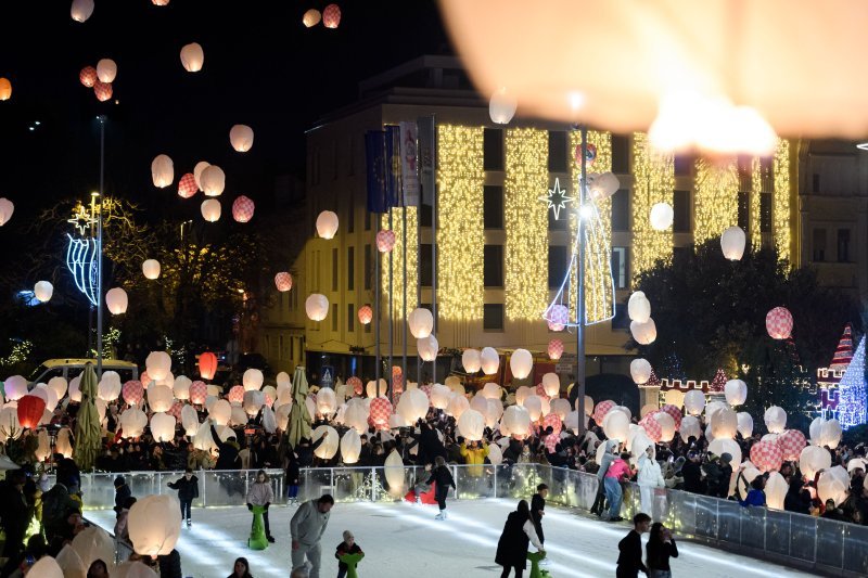 Puštanje lampiona dobrih želja na šibenskoj Poljani