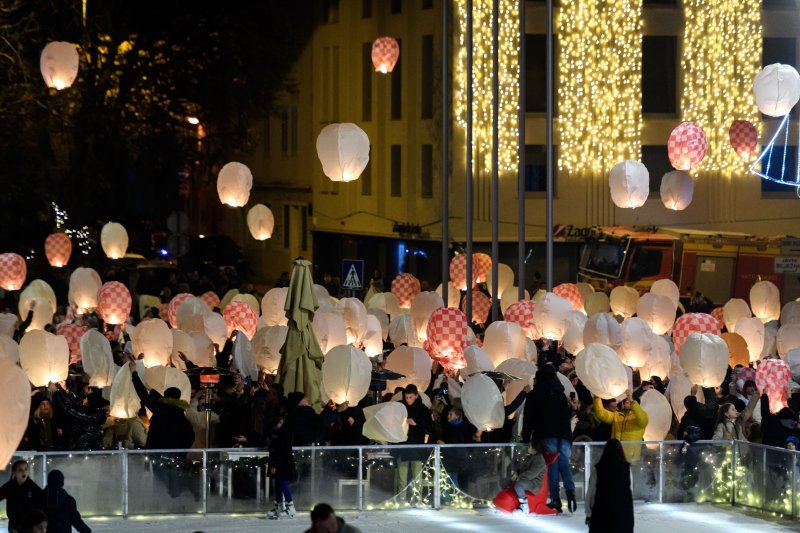 Puštanje lampiona dobrih želja na šibenskoj Poljani