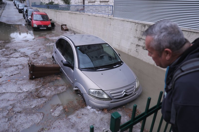 Obilna kiša i tuča poplavili dijelove Splita