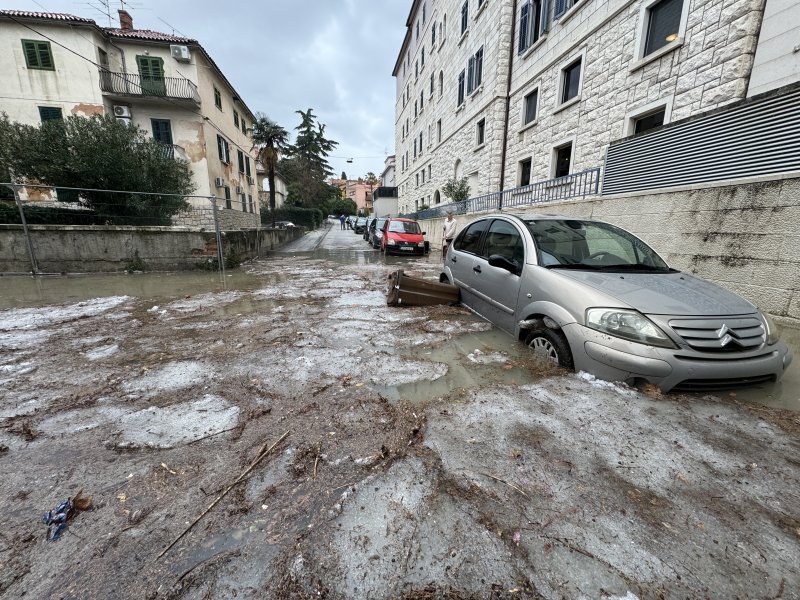 Obilna kiša i tuča poplavili dijelove Splita