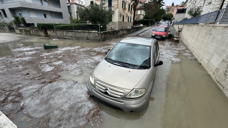 Obilna kiša i tuča poplavili dijelove Splita