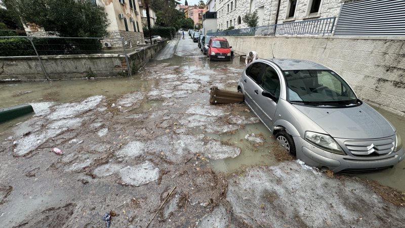 Obilna kiša i tuča poplavili dijelove Splita