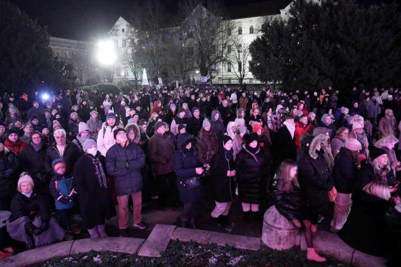 Projekcija baleta 'Orašar' na velikom platnu ispred HNK