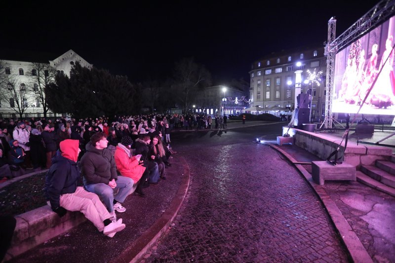 Projekcija baleta 'Orašar' na velikom platnu ispred HNK