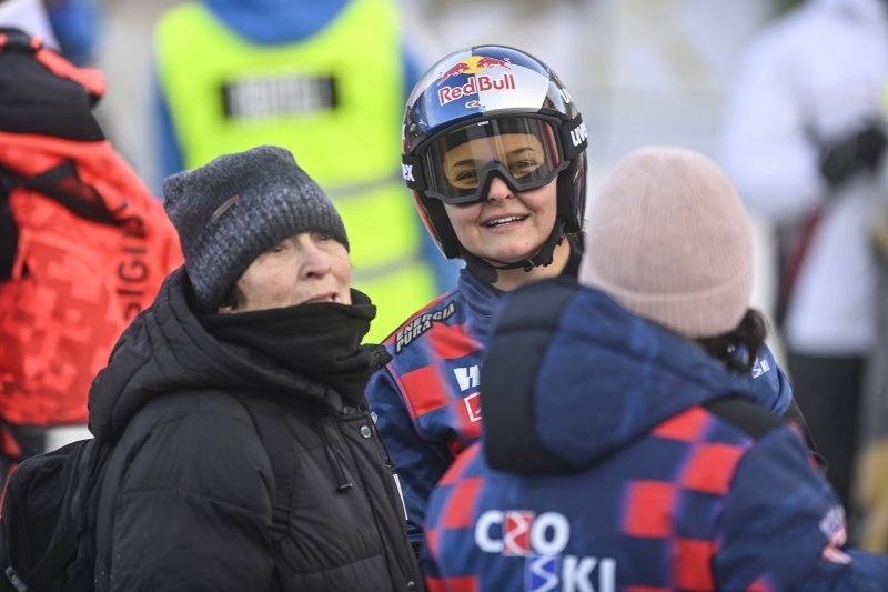 Zrinka Ljutić s bakom i djedom