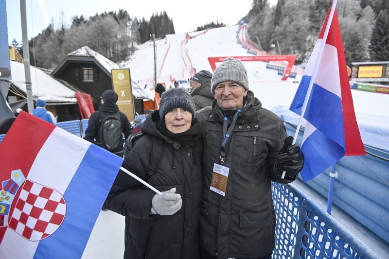 Zrinka Ljutić s bakom i djedom