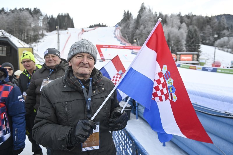 Zrinka Ljutić s bakom i djedom