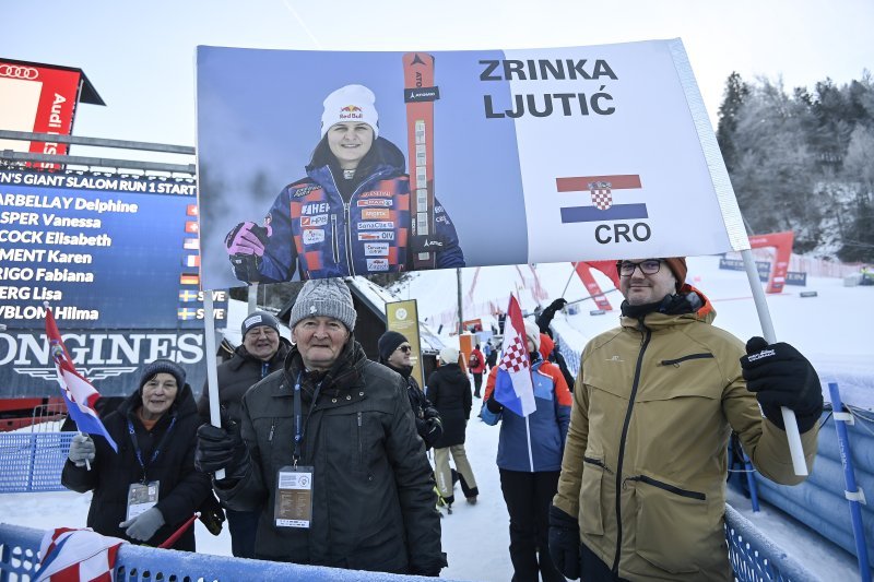 Zrinka Ljutić s bakom i djedom