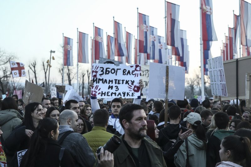 Studenti s građanima i dalje blokiraju Most slobode u Novom Sadu