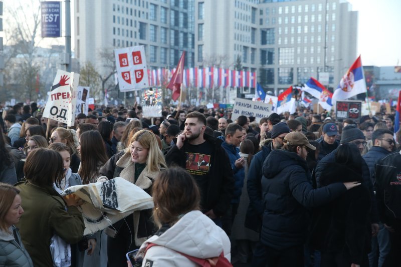 Studenti s građanima i dalje blokiraju Most slobode u Novom Sadu