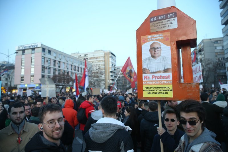 Studenti s građanima i dalje blokiraju Most slobode u Novom Sadu