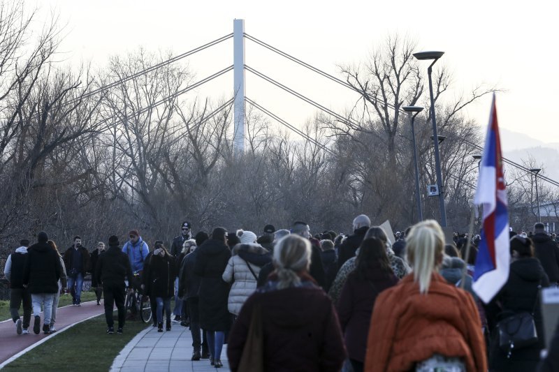 Studenti s građanima i dalje blokiraju Most slobode u Novom Sadu