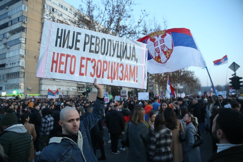 Studenti s građanima i dalje blokiraju Most slobode u Novom Sadu