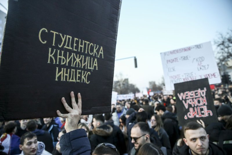 Studenti s građanima i dalje blokiraju Most slobode u Novom Sadu