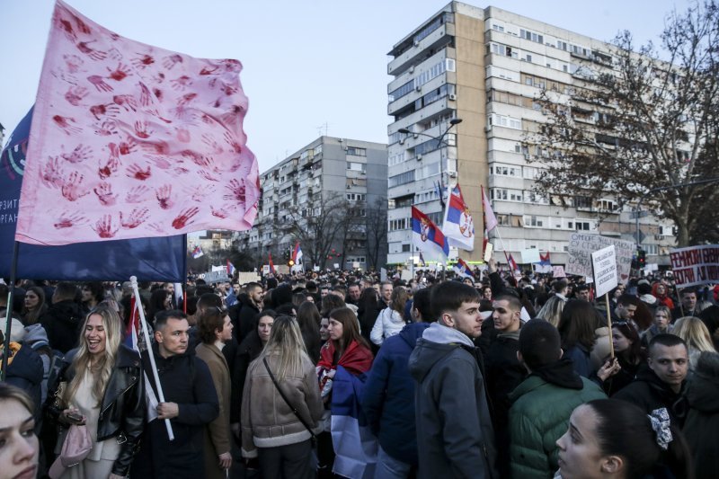 Studenti s građanima i dalje blokiraju Most slobode u Novom Sadu