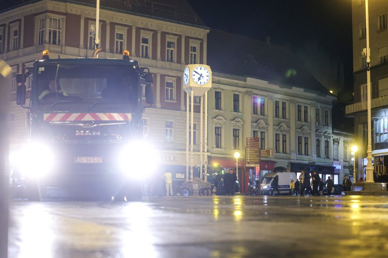 Ubrzo nakon završetka dočeka počelo je čišćenje trga