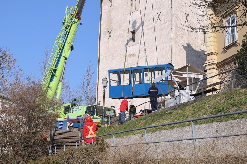 "Leteća" kabina Uspinjače pobudila pozornost prolaznika