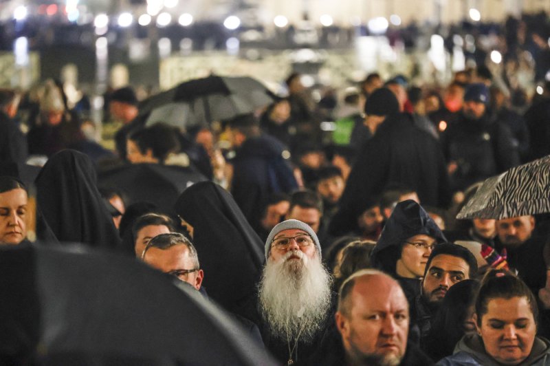 Vjernici diljem svijeta mole za Papu