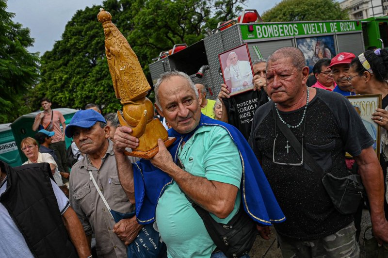 Vjernici diljem svijeta mole za Papu