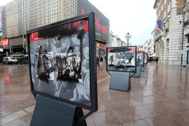 Vandali uništili izložbu 'Partizanke' na Korzu