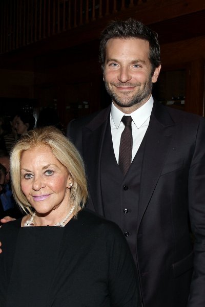 Bradley Cooper s majkom Gloriom