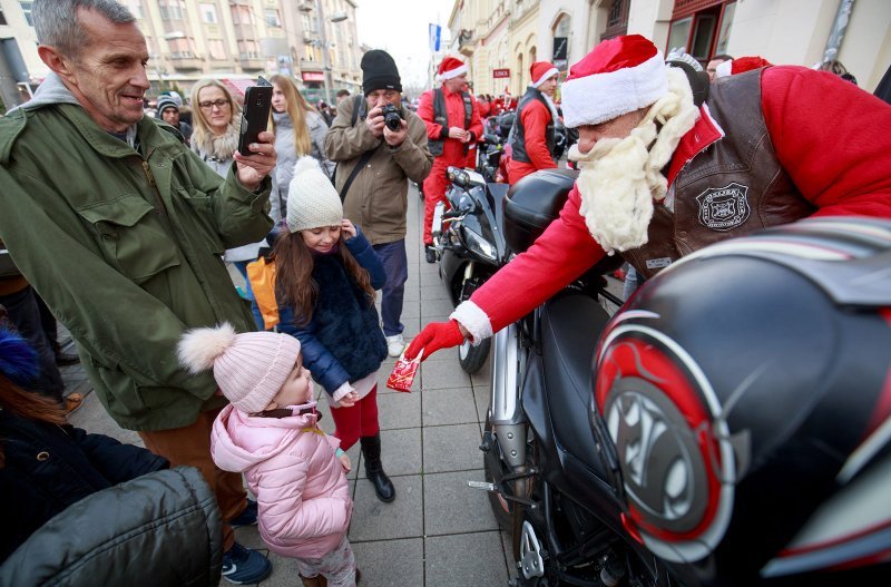 Tradicionalan defile motomrazova gradskim ulicama Osijeka