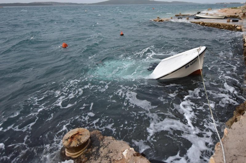 Olujno jugo tijekom noći oštetilo nekoliko brodica