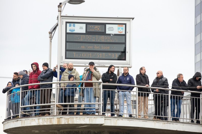 "Čovjek tuljan" Duško Rudež 32. put okupao se u rijeci Dravi na Silvestrovo