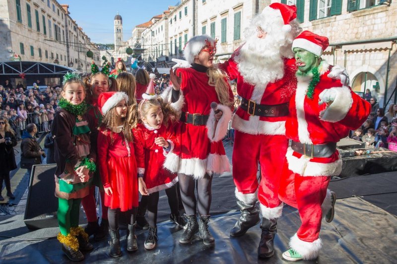 Dubrovnik - Djeca Novu godinu dočekala uz Djeda Mraza