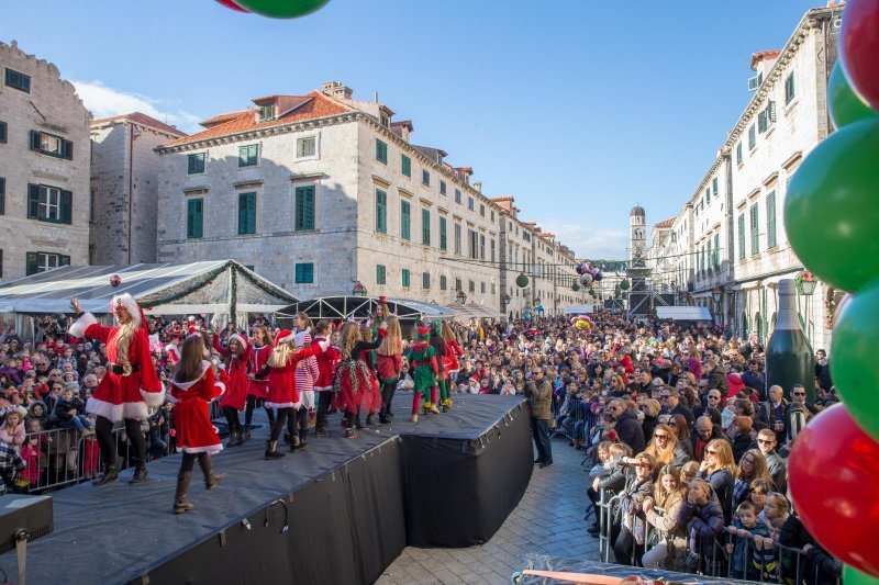 Dubrovnik - Djeca Novu godinu dočekala uz Djeda Mraza