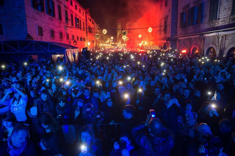 Dubrovčani su u Novu godinu ušli tradicionalnom proslavom na Stradunu