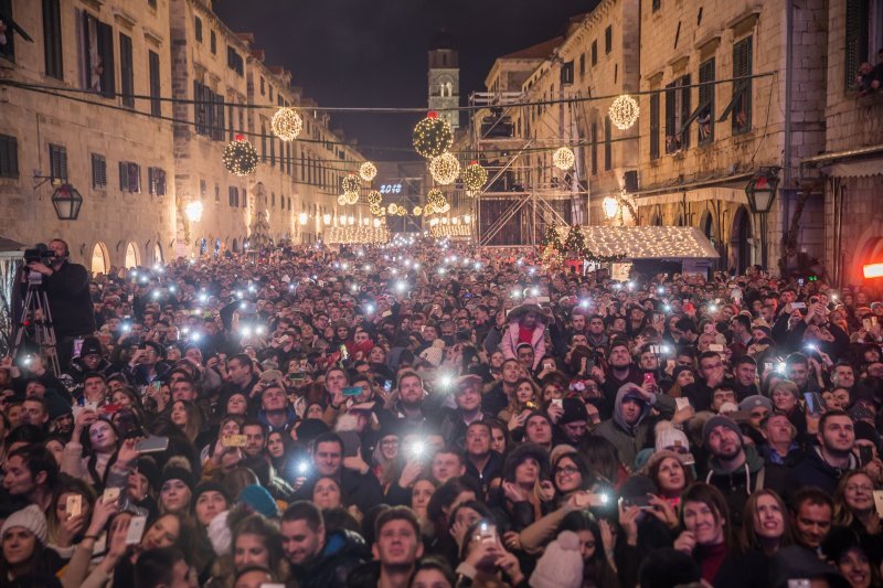 Dubrovčani su u Novu godinu ušli tradicionalnom proslavom na Stradunu