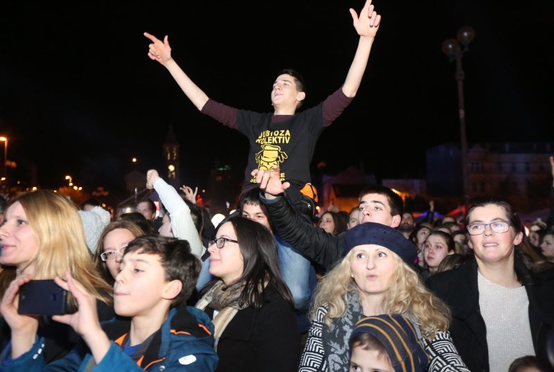 Dubioza i Elemental uveli su građane Šibenika u Novu godinu na Poljani