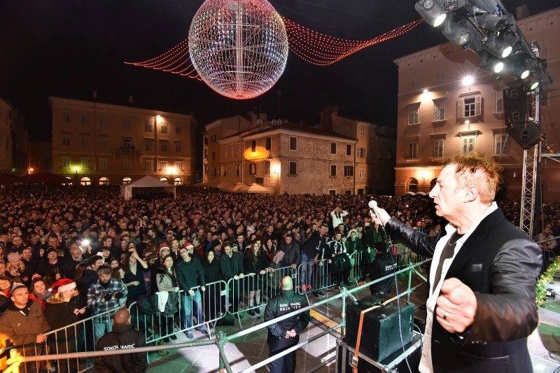 Doček Nove godine na Forumu u Puli uz koncert Prljavog kazališta