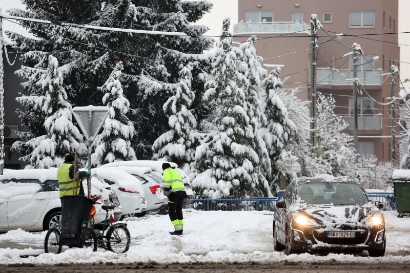 Zagrepčane jutros dočekao bijeli pokrivač