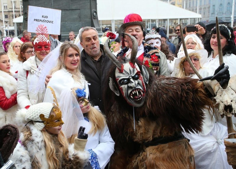 Fašnička povorka na Trgu bana Jelačića u sklopu manifestacije Fašnik vu Zagrebu